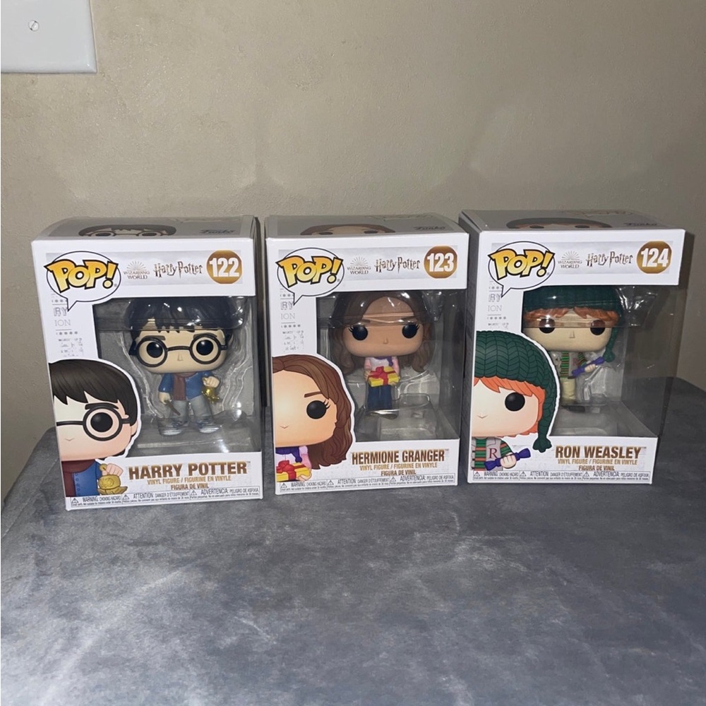 Funko Pop 122, 123, 124 Harry Potter, Ron Weasley,and hermione granger Christmas